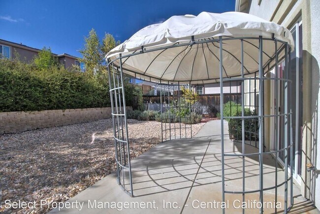 Building Photo - 4 br, 2.5 bath House - 20859 Black Oak Dr