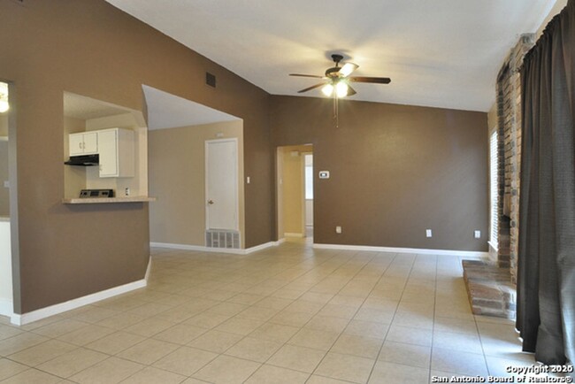 Building Photo - 3 Bedroom/2 Bath Ridge Creek Subdivision