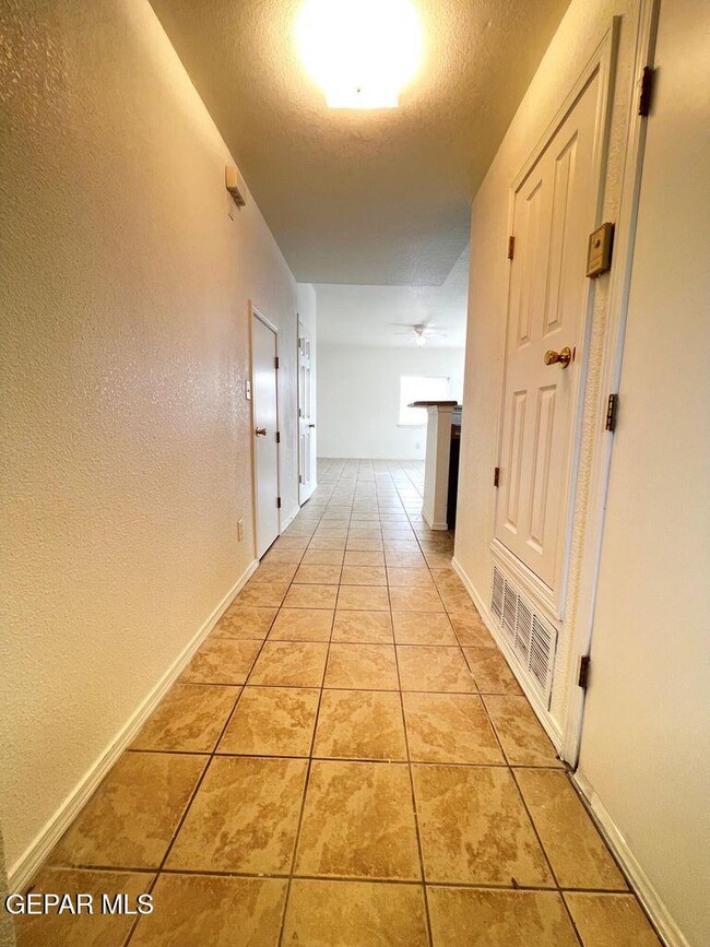 Building Photo - 5913 Cielo De Oro Pl