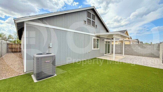 Building Photo - 5733 S 13th Ave