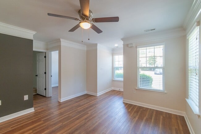 Building Photo - Charming End-Unit Townhome with Prime Loca...