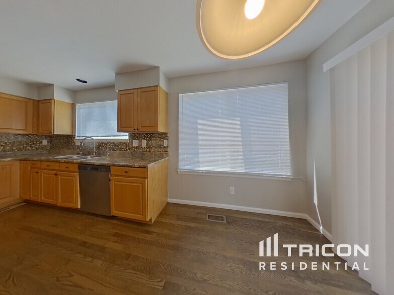 Building Photo - 5123 S Ouray Ct