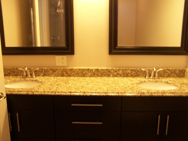 master bath - 1527 Myrtle Dr