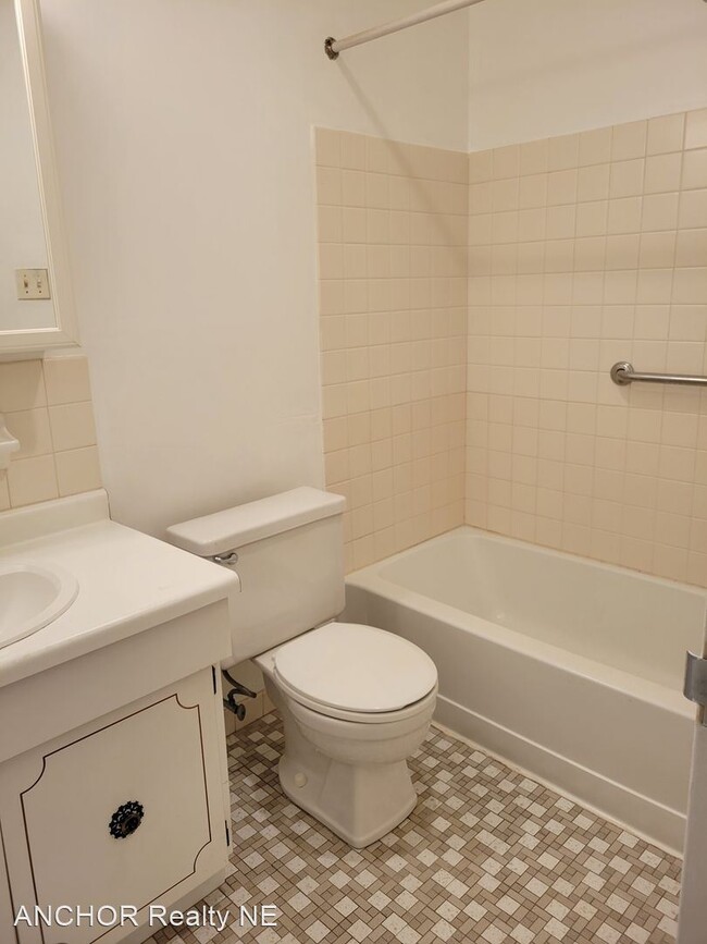 Building Photo - 2 br, 1 bath House - 50-103 Delaire Landin...