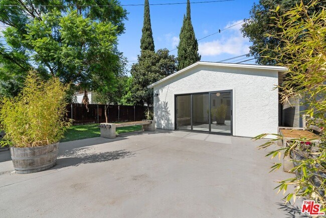 Building Photo - 4031 Edenhurst Ave