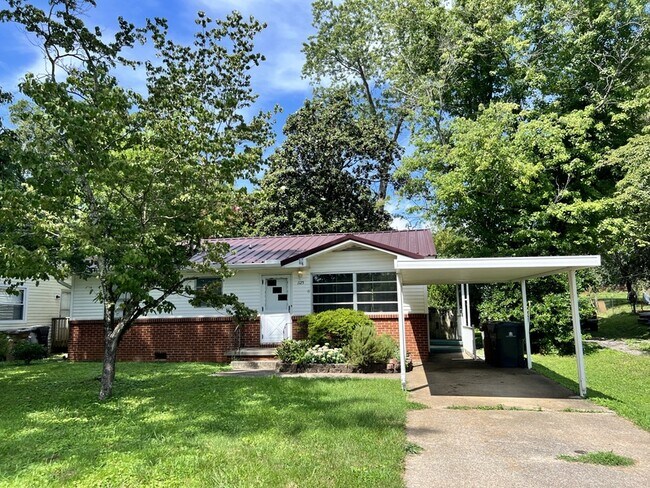Primary Photo - 1125 E Moody Ave