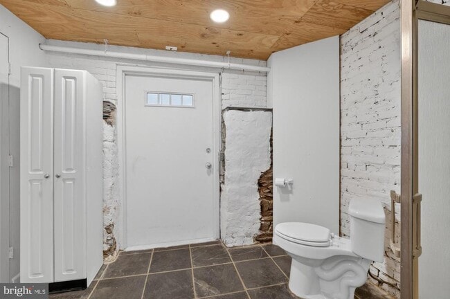 Building Photo - 2512 E Lehigh Ave