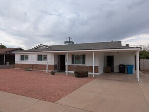 Building Photo - West Phoenix Fully Remodeled 3br
