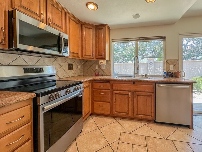 Building Photo - Stylish 4 Bedroom, 2 Bath Single-Story wit...