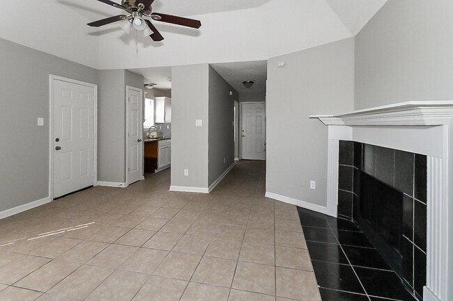 Building Photo - 7865 Shadowland Cove
