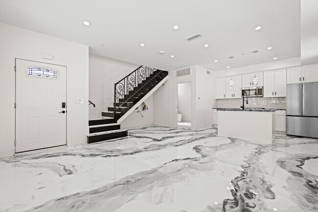 Building Photo - 15209 Cohasset St