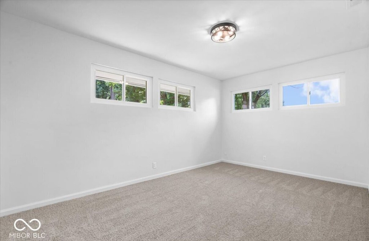Master bedroom - 6326 Forest View Dr
