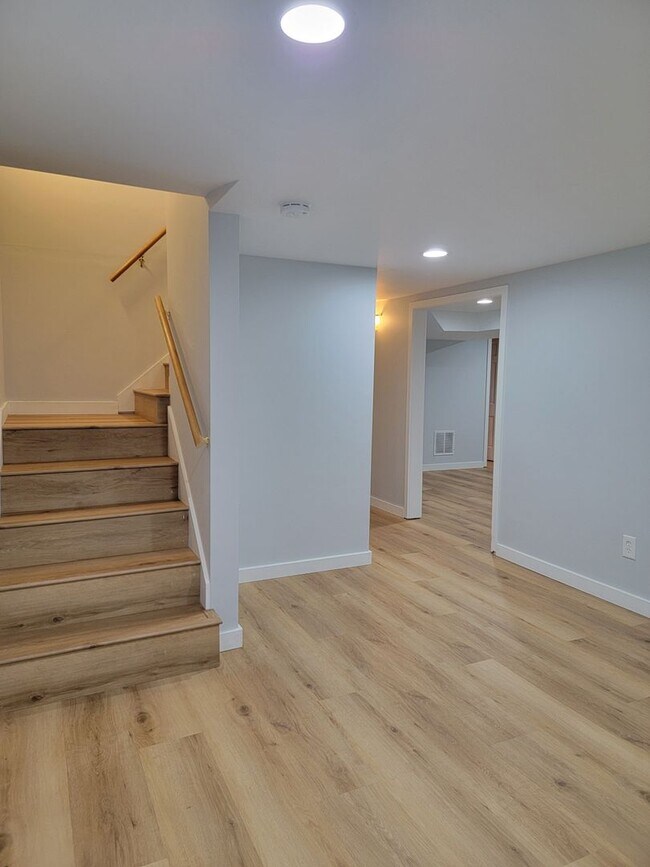 Building Photo - 7305-7307 47th Ave SW
