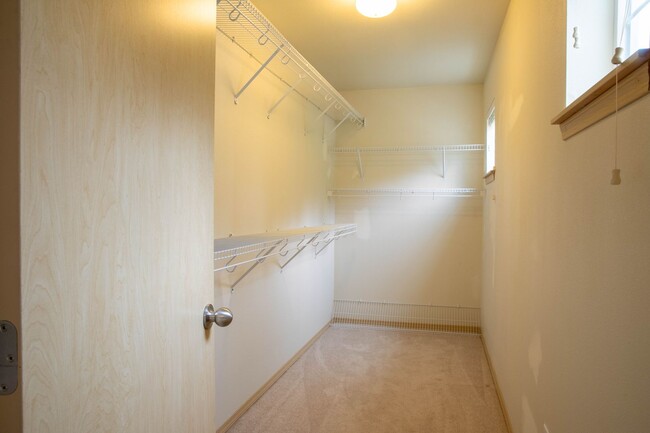 Building Photo - 1255 Burnside Pl