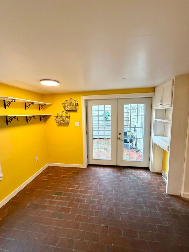 Building Photo - 139 Howard Ave