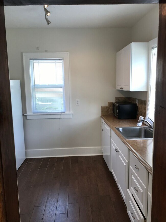 Building Photo - Spacious & Updated Craftsman House in Gifford Park