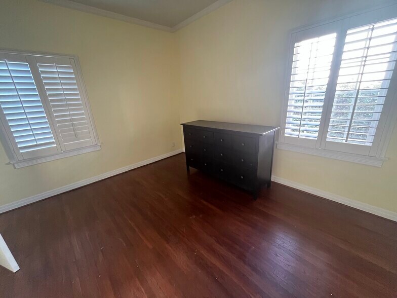 bedroom #2 - 5761 W Olympic Blvd