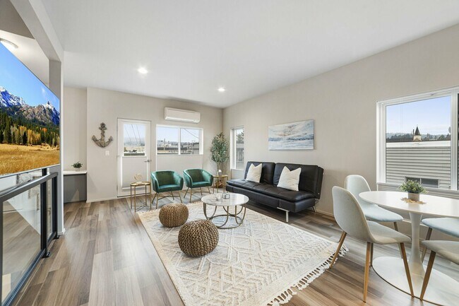 Building Photo - 912 21st St