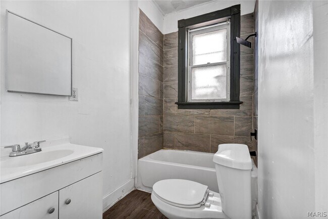 Building Photo - 824 Canaan Ave