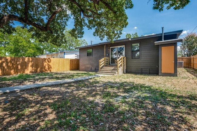 Building Photo - BEAUTIFULLY-RENOVATED JEFFERSON HEIGHTS HOME