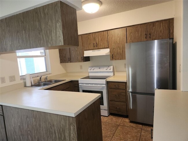 Building Photo - 3914 Gatewood Dr