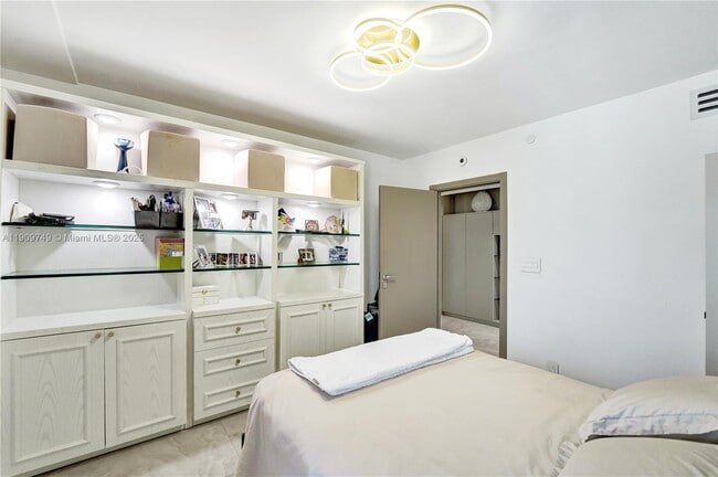 Building Photo - 19667 Turnberry Way