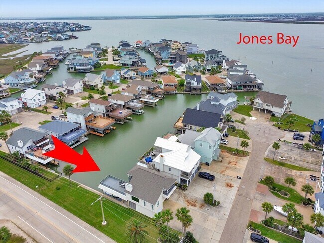 Building Photo - 301 Commander Dr