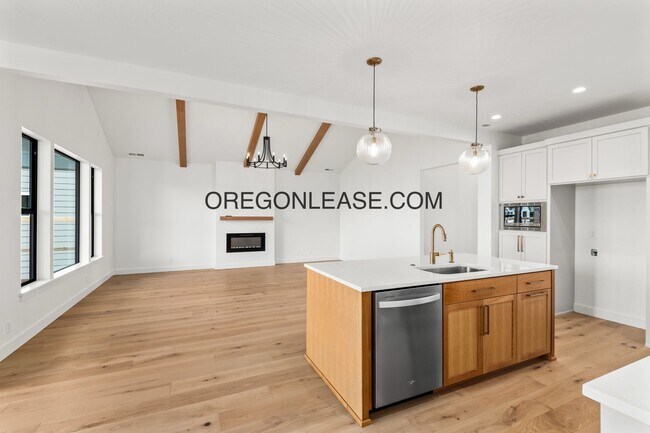 Building Photo - Gorgeous New Construction in Brand New Veneta Subdivision