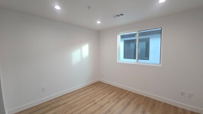 Building Photo - Graham(10422)