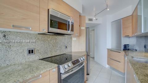 Building Photo - 3610 Yacht Club Dr
