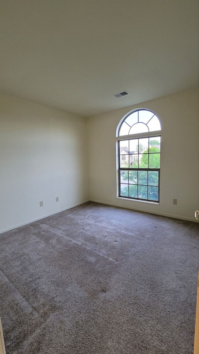 Building Photo - 245 Brookwood Dr