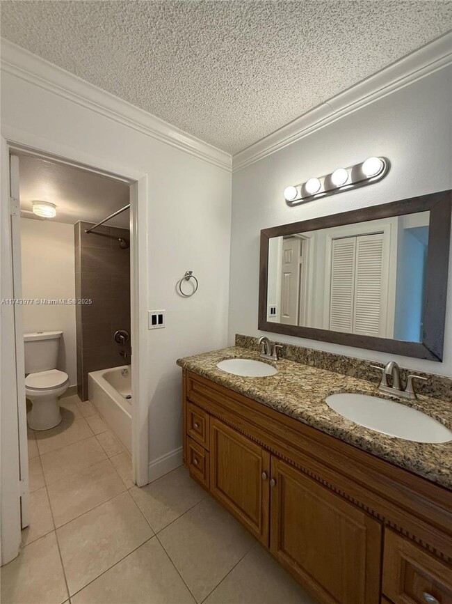 Building Photo - 303 Lakeview Dr