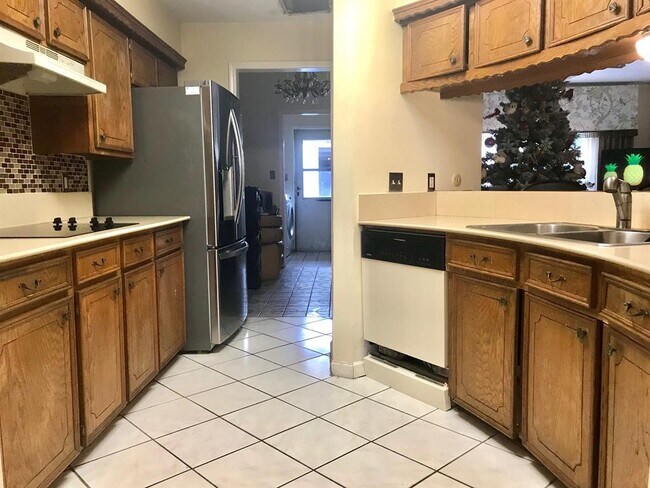 Building Photo - 10728 Briar Forest Dr