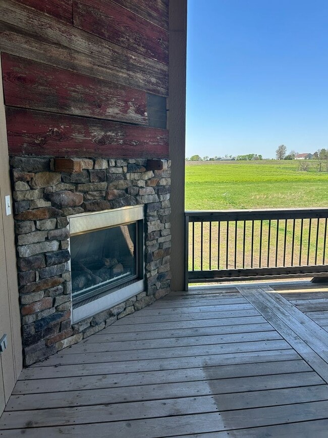 Building Photo - 4 bedroom house with a beautiful view!! **...
