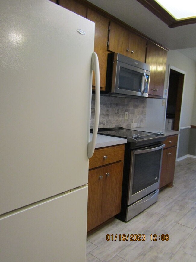 Building Photo - Great Home Located on the Eastside/Sungate...