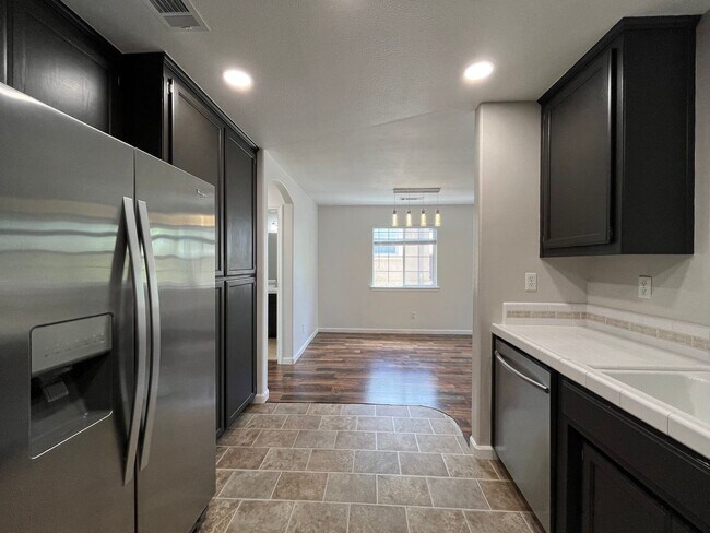 Building Photo - Charming 3 bedroom home in Paso Robles