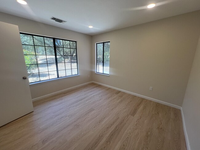 Building Photo - 41256 Sky Vista Pl