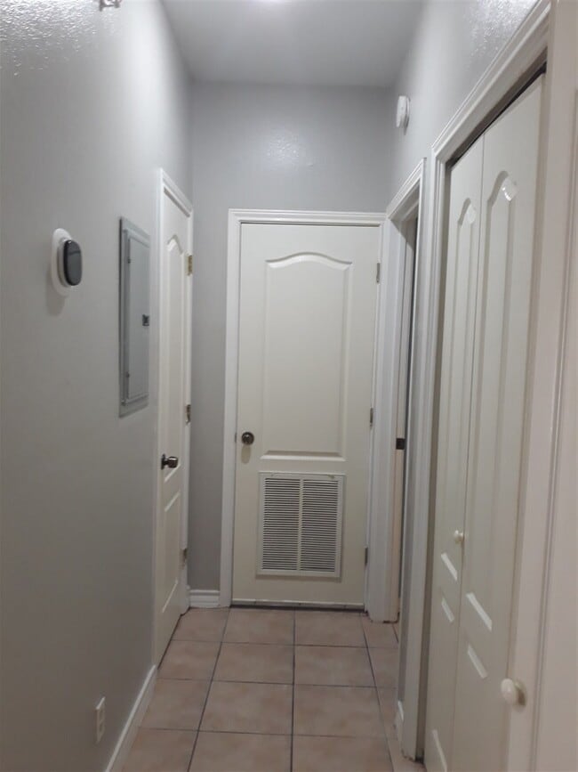 Building Photo - 9804 Cantera Ct
