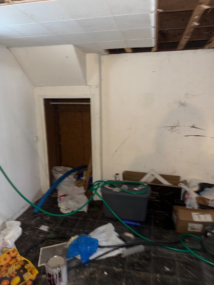 Building Photo - 1309 Barney Ave