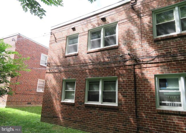 Building Photo - 7034 Valley Ave