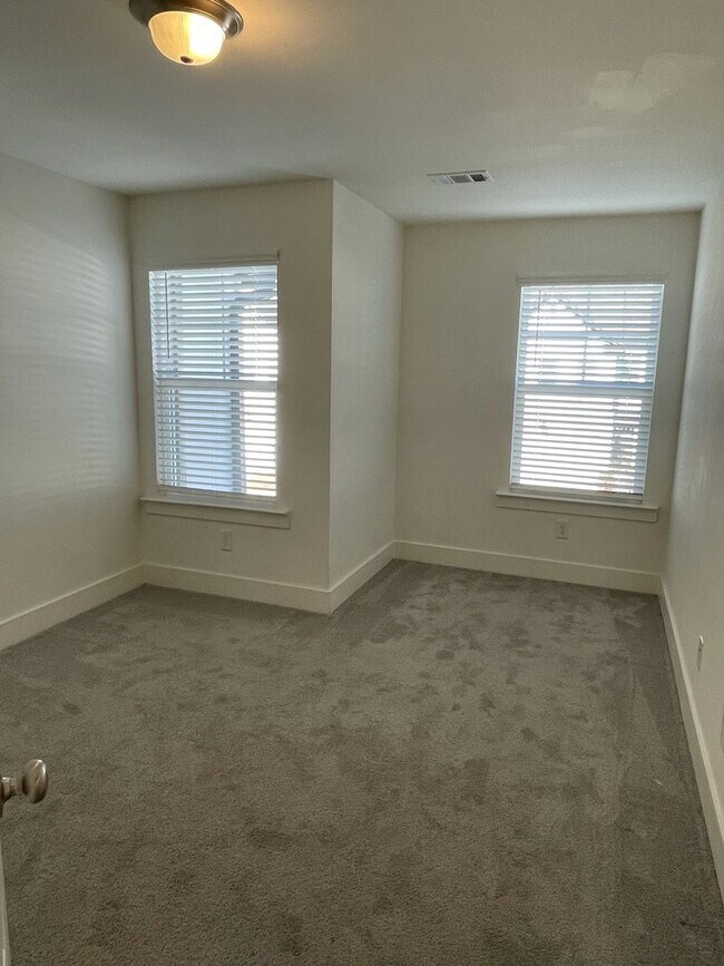 Building Photo - New Construction Townhouse in Townes of Auburn Subdivision