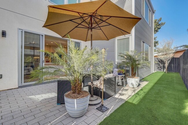 Building Photo - Available Modern Long Term Unfurnished home in Imperial Beach!