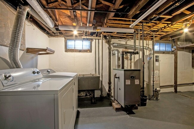 Building Photo - 120 Van Buren Ave