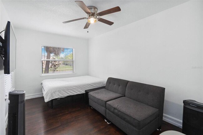 Building Photo - 634 18th St