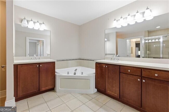 Building Photo - 285 Centennial Olympic Dr