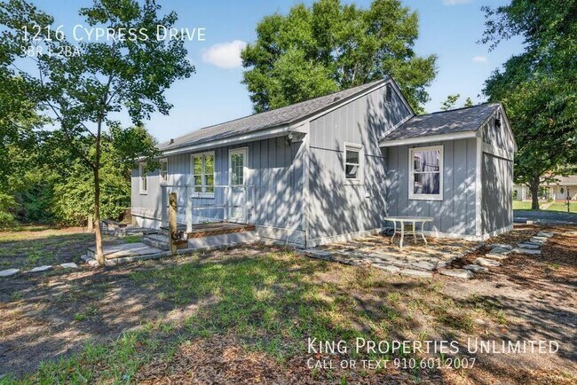 Building Photo - 1216 Cypress Dr
