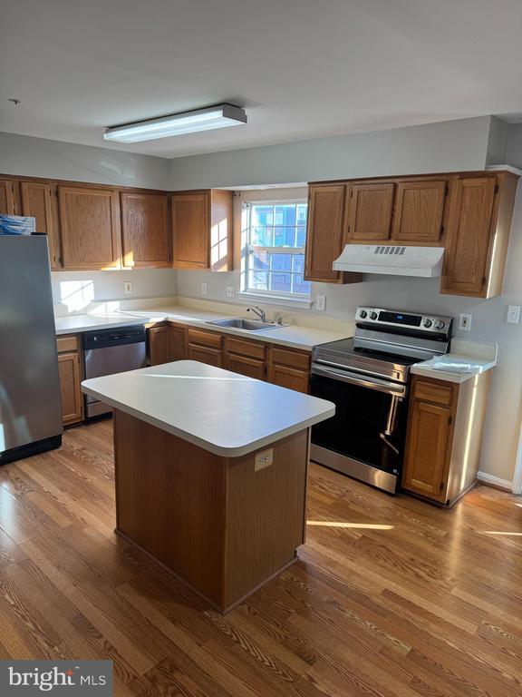 Building Photo - 113 Pinecove Ct