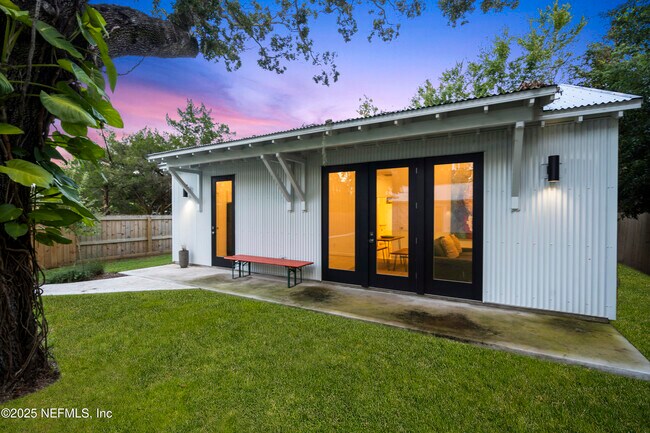 Building Photo - 581 Hazel St