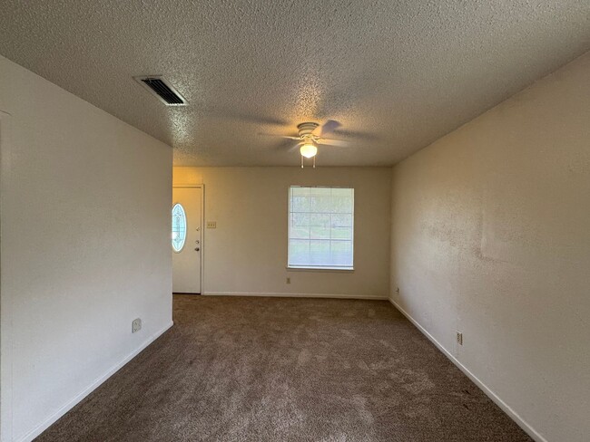 Building Photo - 3-Bedroom House for Rent in Killeen