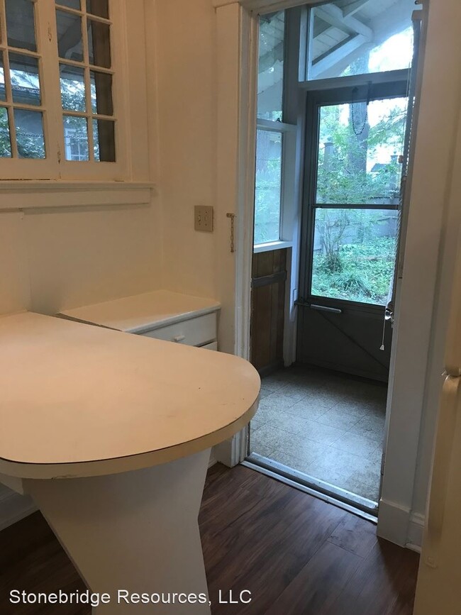 Building Photo - 108 S Park Dr